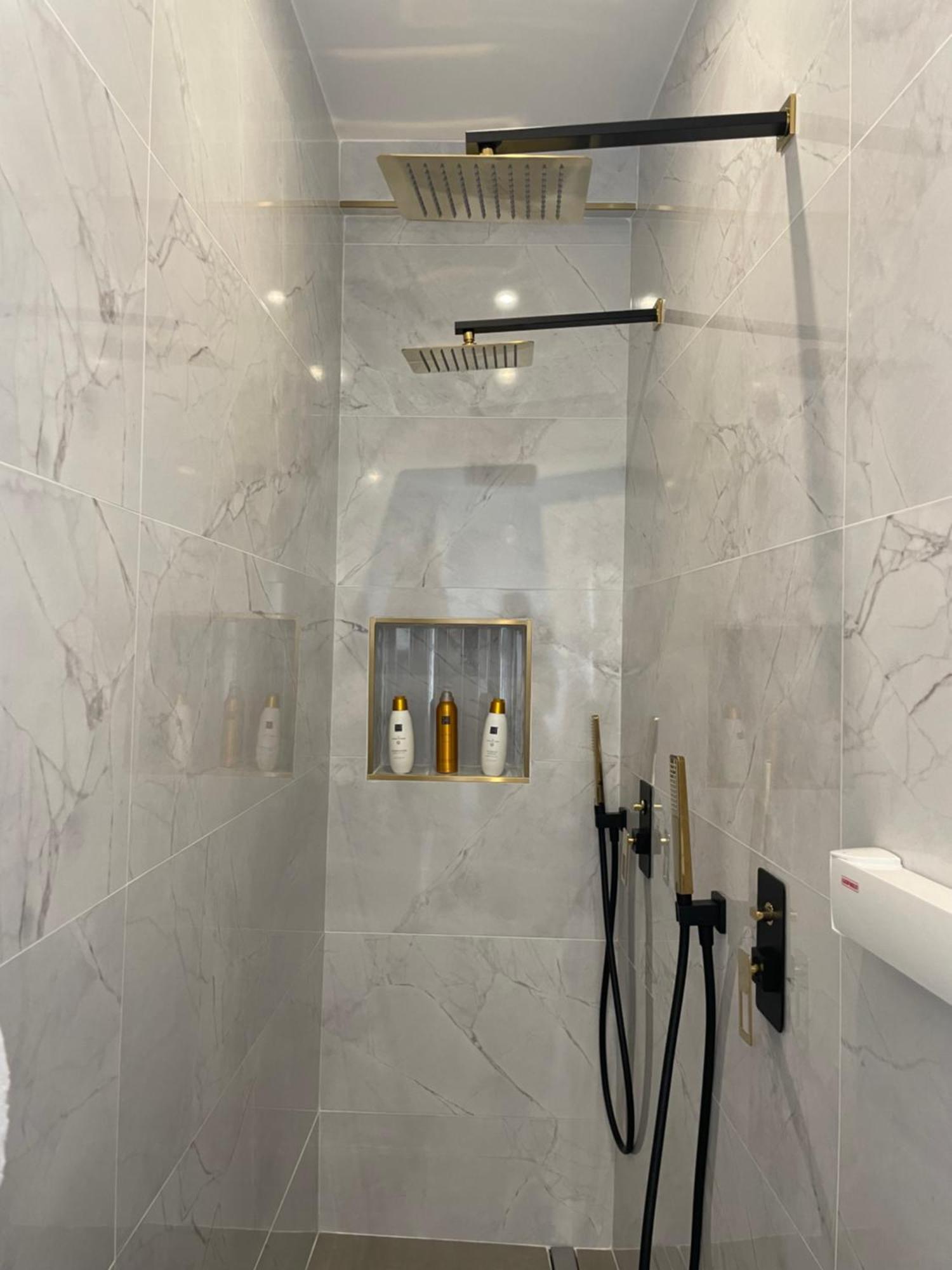 Cathedral Premium Suite Front View مالقة المظهر الخارجي الصورة