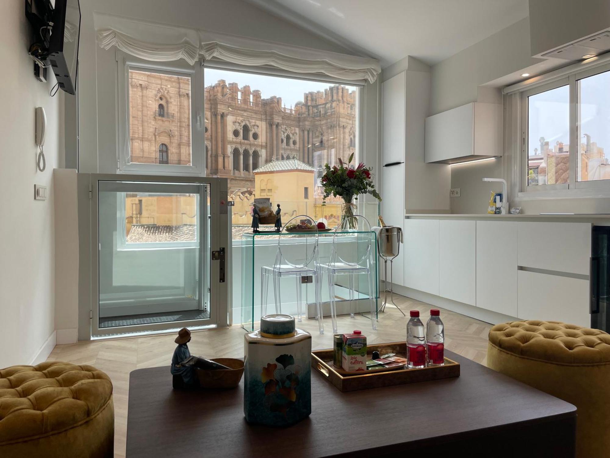 Cathedral Premium Suite Front View مالقة المظهر الخارجي الصورة